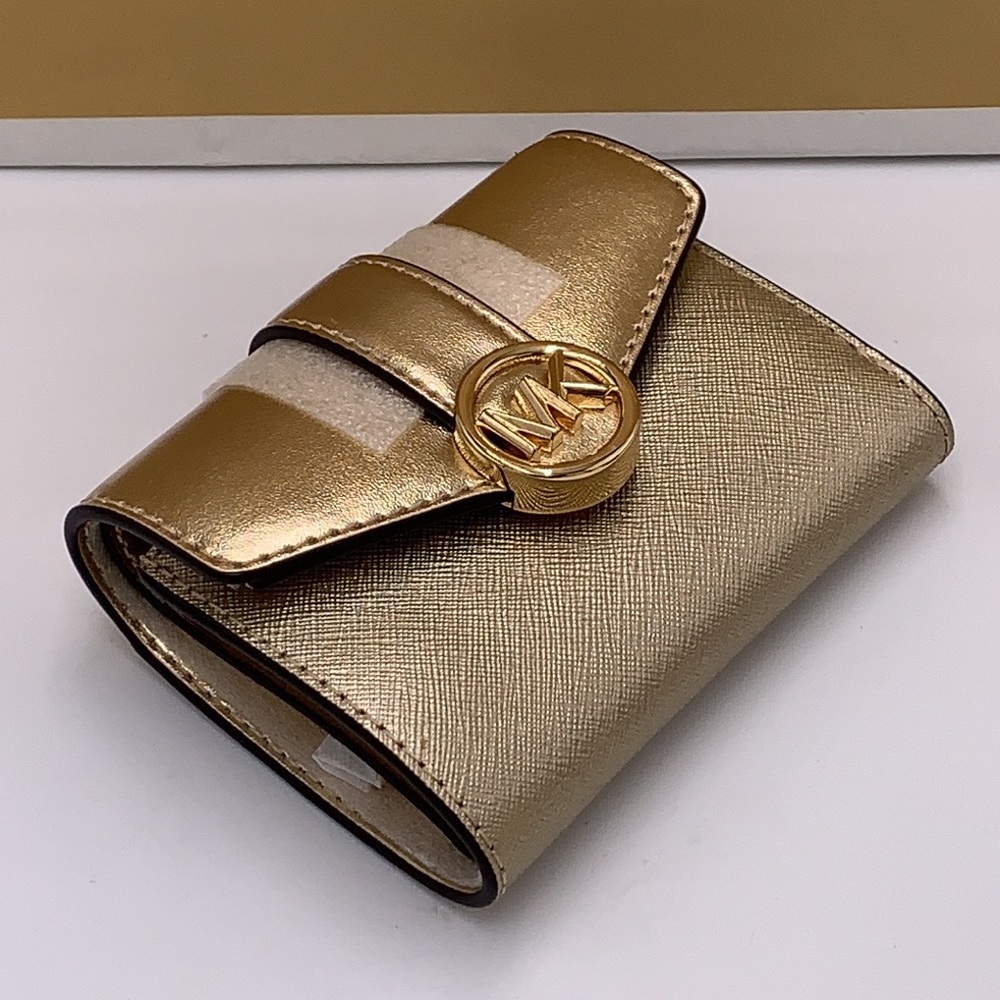 MICHAEL KORS
Carmen Medium Faux Leather Wallet
Pale Gold - Picture 7 of 13